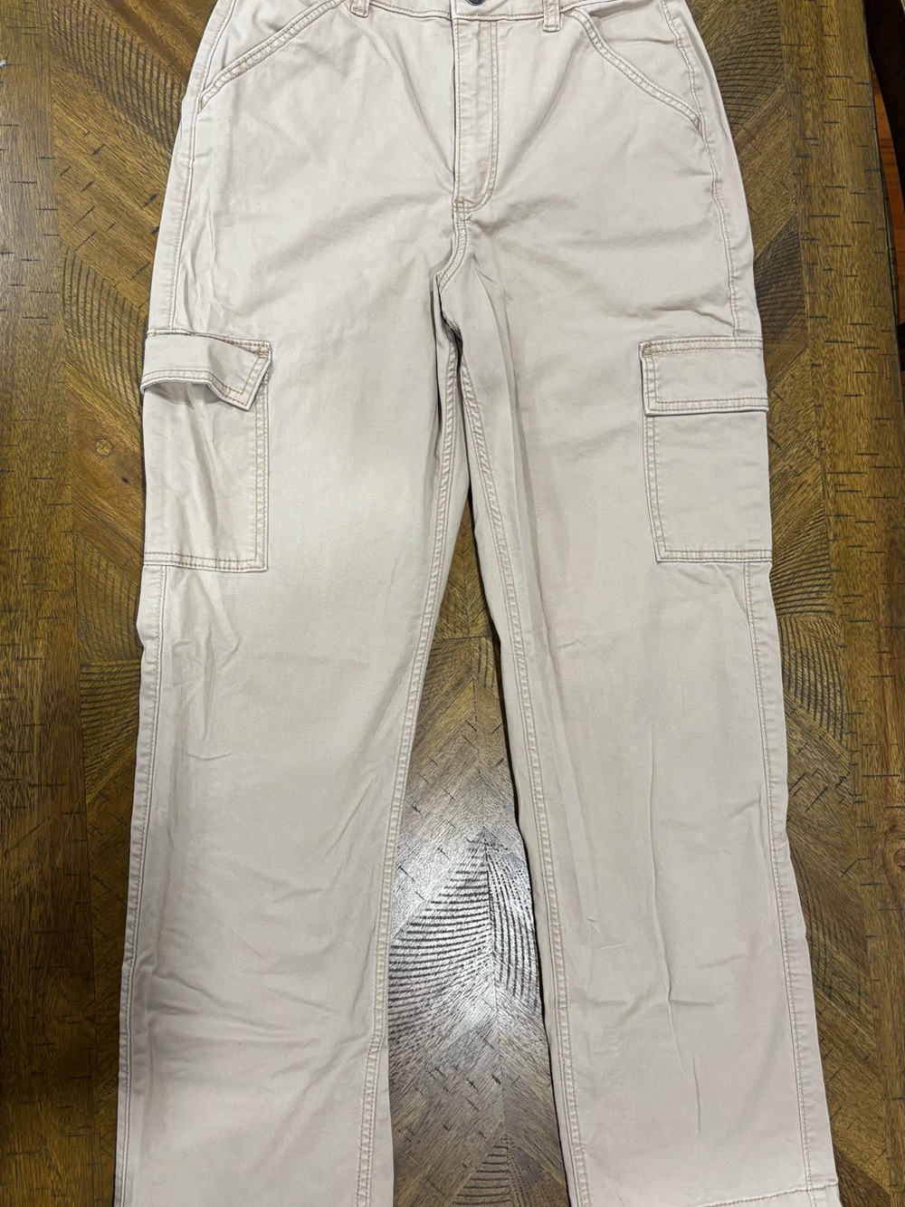 Hollister High-Rise Cargo Jeans in Light Beige